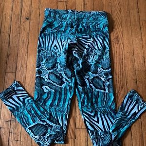 Fit fit Snake skin print double reinforced fit fit Yoga leggings long size small